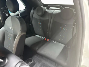 https://vehicle.imgix.net/4332836/4dae4814-0232-4023-8bff-947644067bae.jpg