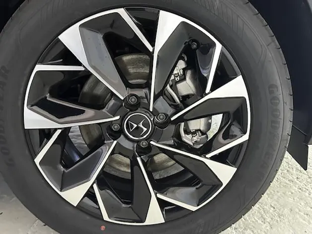DS Automobiles 3 Crossback 1.2 Hybrid Diva