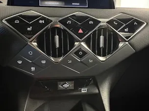 DS Automobiles 3 Crossback 1.2 Hybrid Diva