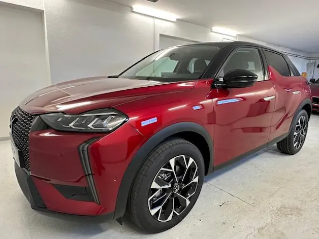 DS Automobiles 3 Crossback 1.2 Hybrid Diva