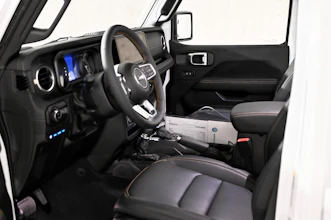 https://vehicle.imgix.net/4332854/61cc8977-75a3-4db4-a7a3-f267580fed9f.jpg