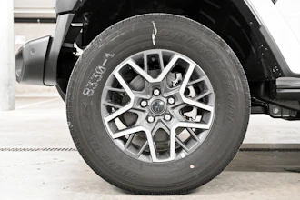 https://vehicle.imgix.net/4332854/ad8f7812-6ab8-4a81-80d5-1f133641cc8d.jpg
