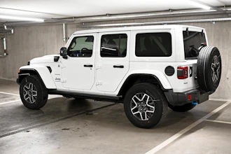 https://vehicle.imgix.net/4332854/b2d2a71c-3f79-468a-8ec5-23035530ba97.jpg