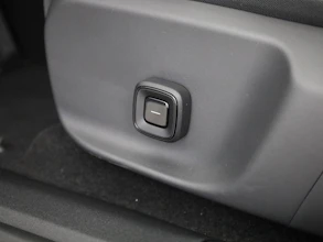 https://vehicle.imgix.net/4332892/d7835caa-9b48-4038-99ed-ee97f71f61b9.jpg