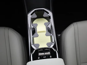 https://vehicle.imgix.net/4332947/fc0cd08e-4c2d-46c4-800a-4e9a57ec0e26.jpg