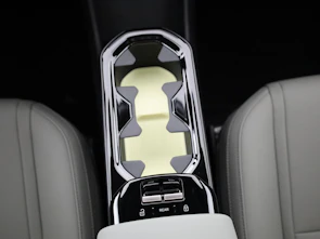 Fahrzeugbild VOLVO EX30 CC P8 Ultra AWD