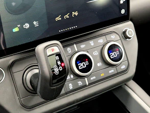 https://vehicle.imgix.net/4332985/4ca1fe90-3b9e-4873-9eac-8bff92d7476e.jpg