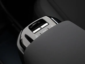 Fahrzeugbild VOLVO EX30 CC P8 Ultra AWD