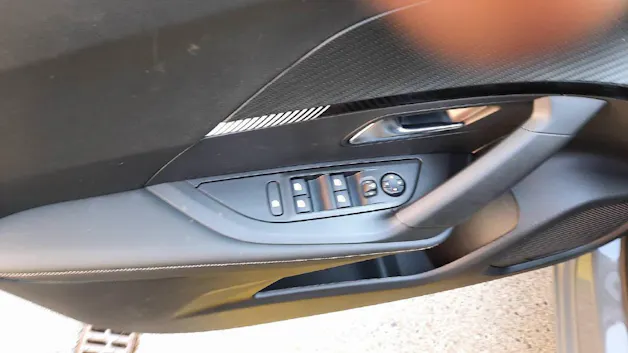 Peugeot 2008 1.2 Hybrid 145 GT
