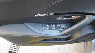 Peugeot 2008 1.2 Hybrid 145 GT
