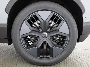 https://vehicle.imgix.net/4333094/511b6867-9a45-48d8-b487-e3c5c54d629a.jpg