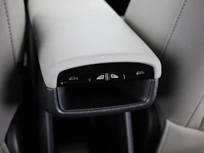 https://vehicle.imgix.net/4333094/65bd87c6-593e-4905-a455-4627942c4bf9.jpg