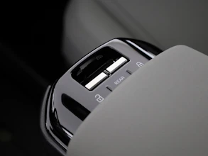 https://vehicle.imgix.net/4333108/f26cbde2-9b76-474c-9df9-d6a3b675e415.jpg