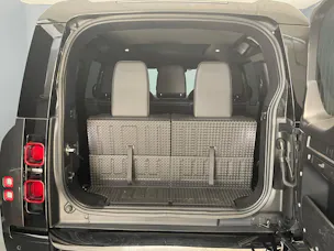 Land Rover Defender 110 3.0 D I6 300 X-Dynamic SE