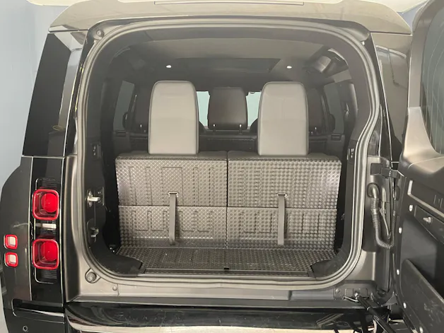 Land Rover Defender 110 3.0 D I6 300 X-Dynamic SE