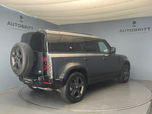 Land Rover Defender 110 3.0 D I6 300 X-Dynamic SE