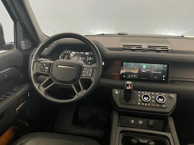 Land Rover Defender 110 3.0 D I6 300 X-Dynamic SE