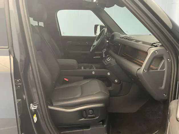 Land Rover Defender 110 3.0 D I6 300 X-Dynamic SE