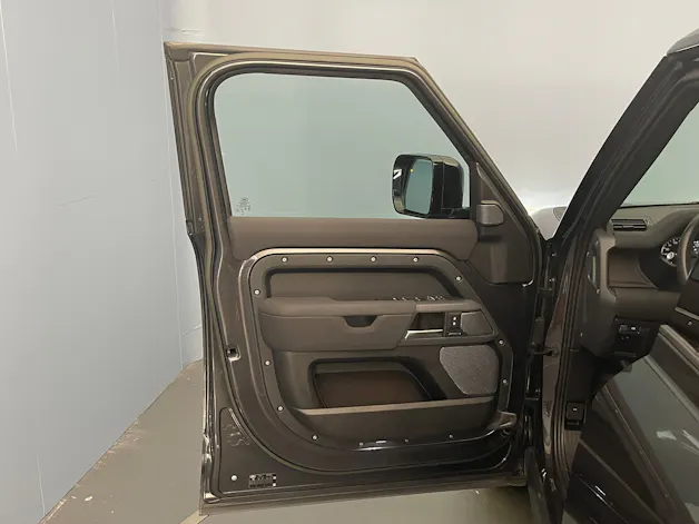 Land Rover Defender 110 3.0 D I6 300 X-Dynamic SE