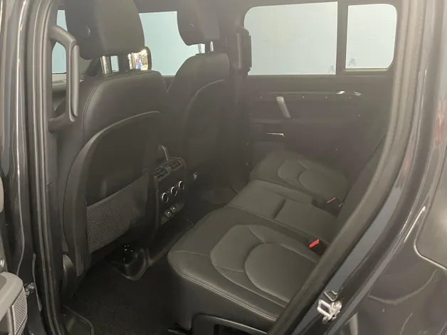 Land Rover Defender 110 3.0 D I6 300 X-Dynamic SE