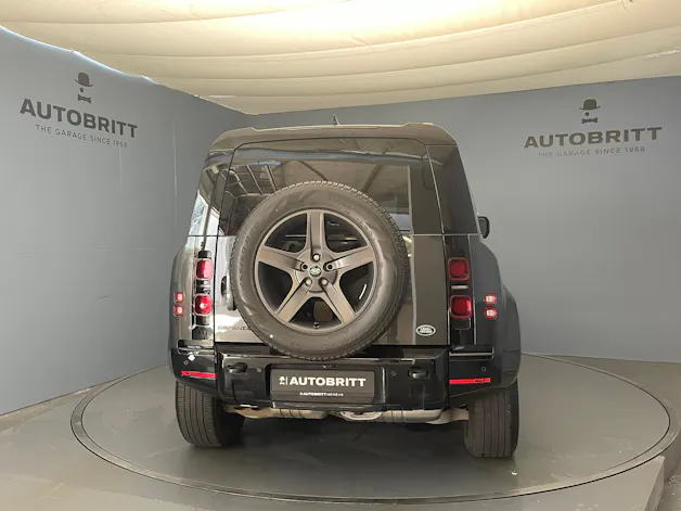 Land Rover Defender 110 3.0 D I6 300 X-Dynamic SE