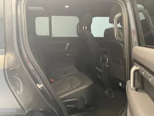 Land Rover Defender 110 3.0 D I6 300 X-Dynamic SE
