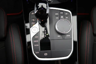 https://vehicle.imgix.net/4333120/a7e69776-ca5d-45d8-b0fe-6115a1512033.jpg