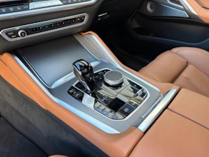 https://vehicle.imgix.net/4333302/8e74a5da-1e30-4af1-acc3-ea7774812fb8.jpg