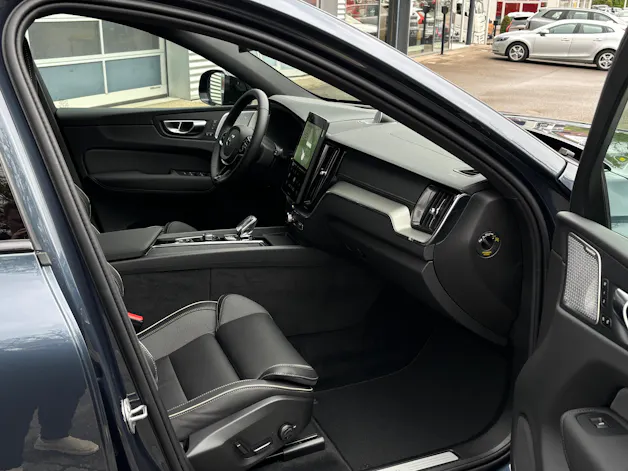 Volvo XC60 2.0 B5 MH Black Edition AWD