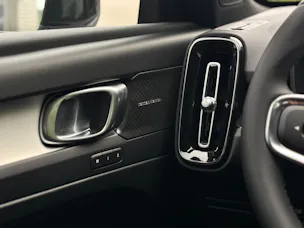 Volvo XC40 2.0 B4 MH Plus Dark