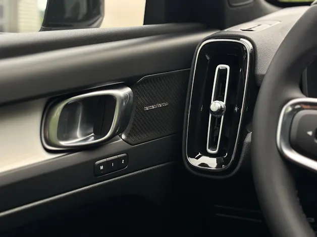 Volvo XC40 2.0 B4 MH Plus Dark