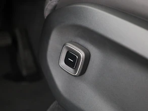 https://vehicle.imgix.net/4333378/ef3e4647-9fc0-4cf2-8ce0-350cac6c6a20.jpg