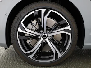 https://vehicle.imgix.net/4333391/54506b81-6276-44e3-bc75-0de43589e21e.jpg