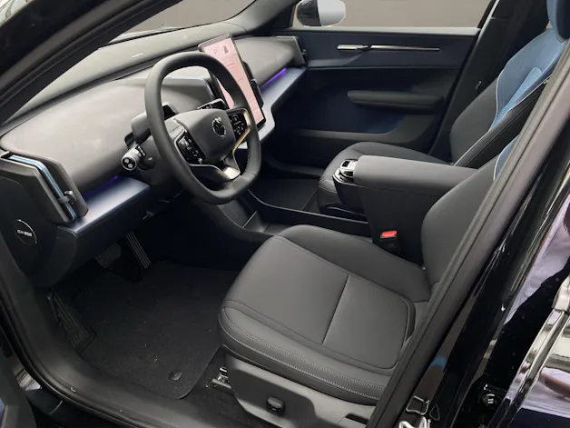 Volvo EX30 E60 Plus Swiss Black Edition