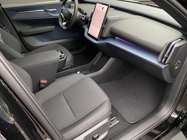 Volvo EX30 E60 Plus Swiss Black Edition