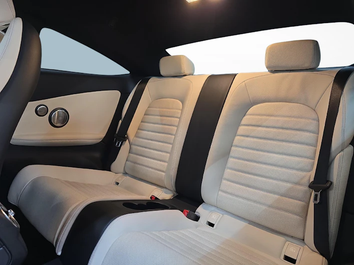 Fahrzeugbild MERCEDES-BENZ C 400