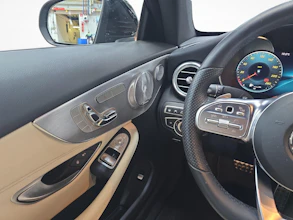 https://vehicle.imgix.net/4333585/a2a3b7de-518f-4a69-a11e-cad313df7fac.jpg