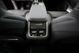 https://vehicle.imgix.net/4333657/5bf5515b-8b28-4bc4-9ac0-7c2a7424cb40.jpg