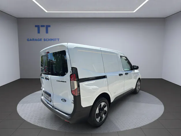 Ford E-Transit Courier van Trend