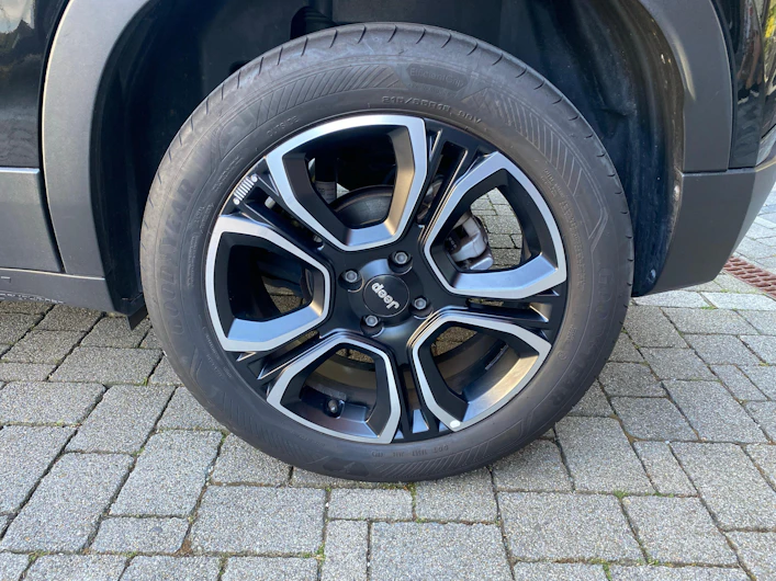 Fahrzeugbild JEEP AVENGER