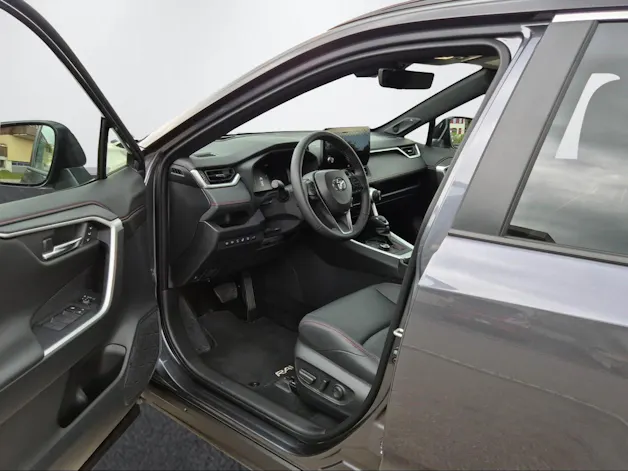 Toyota RAV4 2.5 Plug-In-Hybrid Platinum inkl. Anhängerkupplung