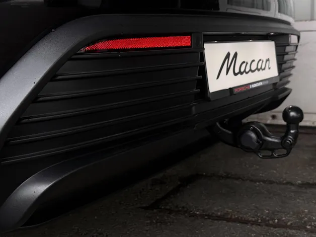 PORSCHE Macan 4