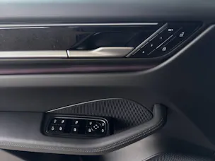 PORSCHE Macan 4