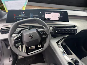 PEUGEOT 5008 NEW 1.6 PHEV 225 GT