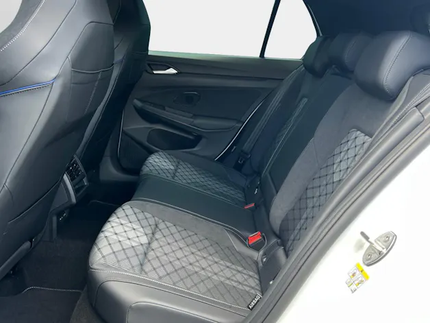 VW Golf R-Line 1.5 eTSI 150PS DSG