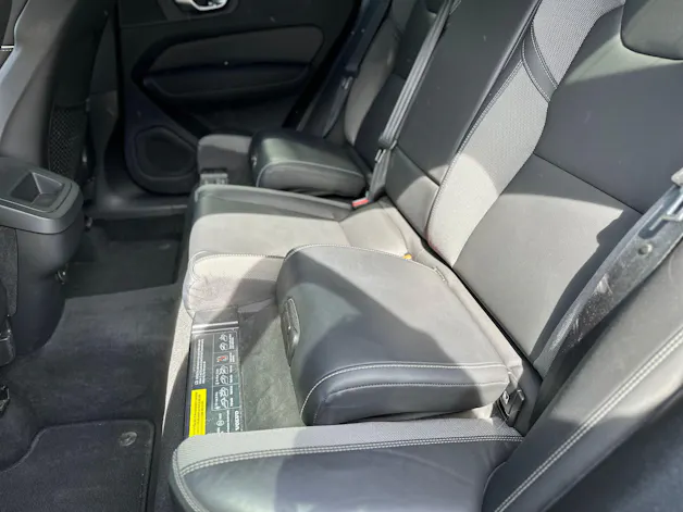 Volvo XC60 B5 Benzin Mild Hybrid AWD Plus Dark Geartronic