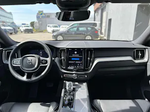 Volvo XC60 B5 Benzin Mild Hybrid AWD Plus Dark Geartronic
