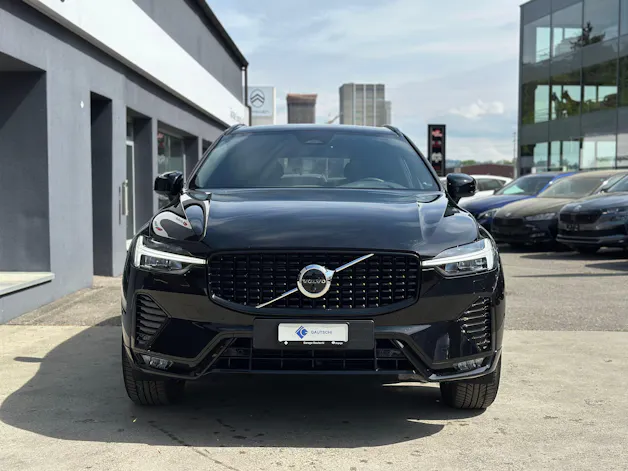 Volvo XC60 B5 Benzin Mild Hybrid AWD Plus Dark Geartronic