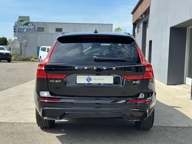 Volvo XC60 B5 Benzin Mild Hybrid AWD Plus Dark Geartronic