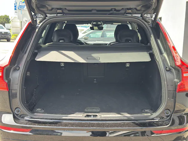 Volvo XC60 B5 Benzin Mild Hybrid AWD Plus Dark Geartronic